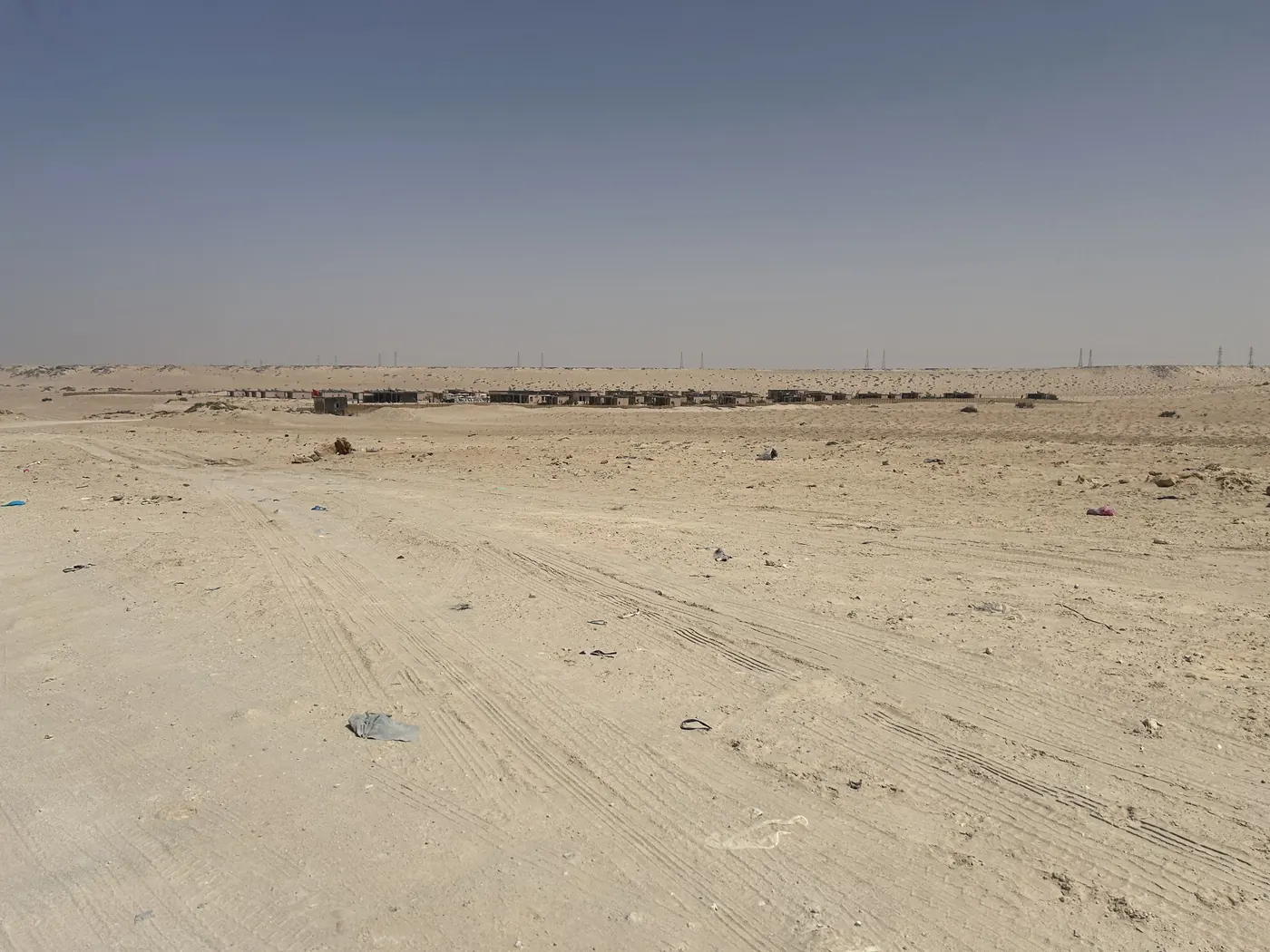 Une piste dans les paysages du désert