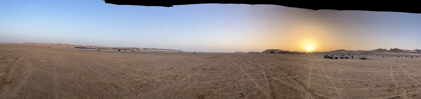 Un panorama du désert en fin de journée