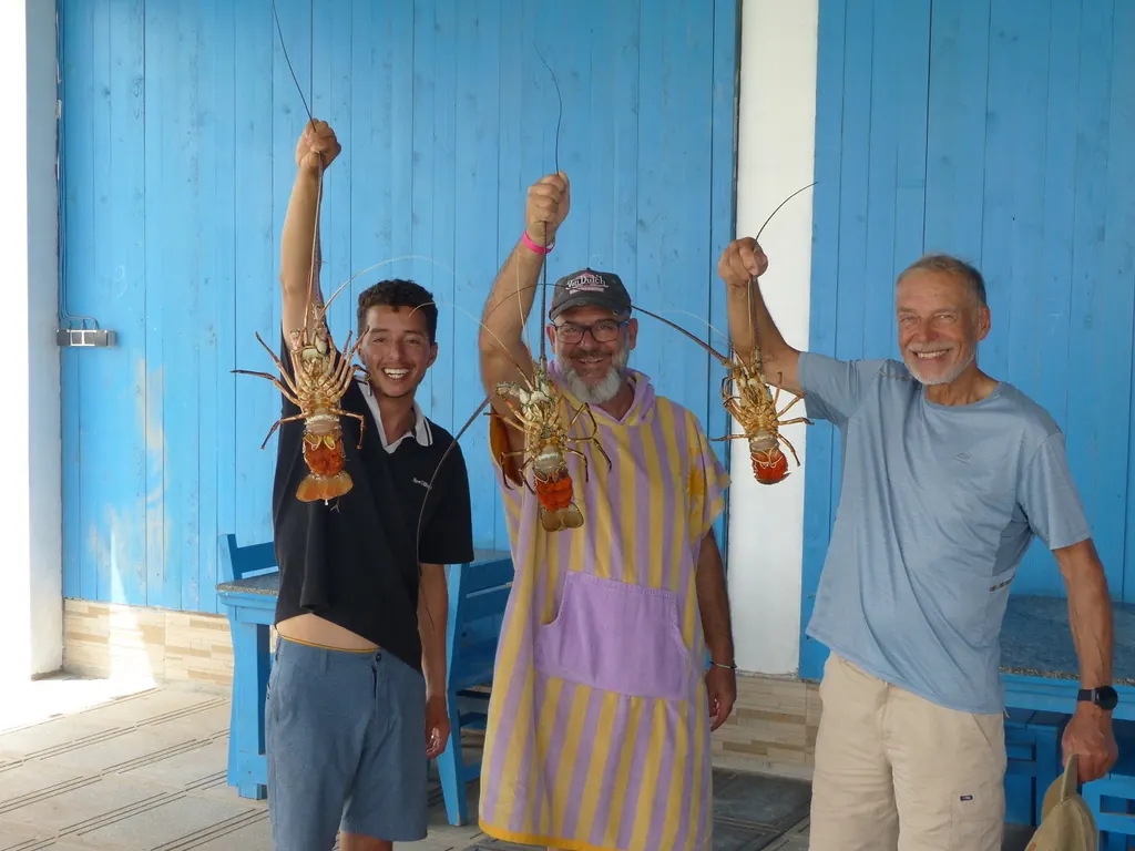 Un moment convivial au restaurant de la lagune