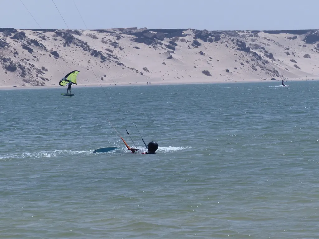 Kitesurf et wingfoil sur le même plan d’eau