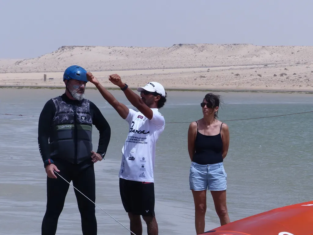 Un échange de conseils sur la plage