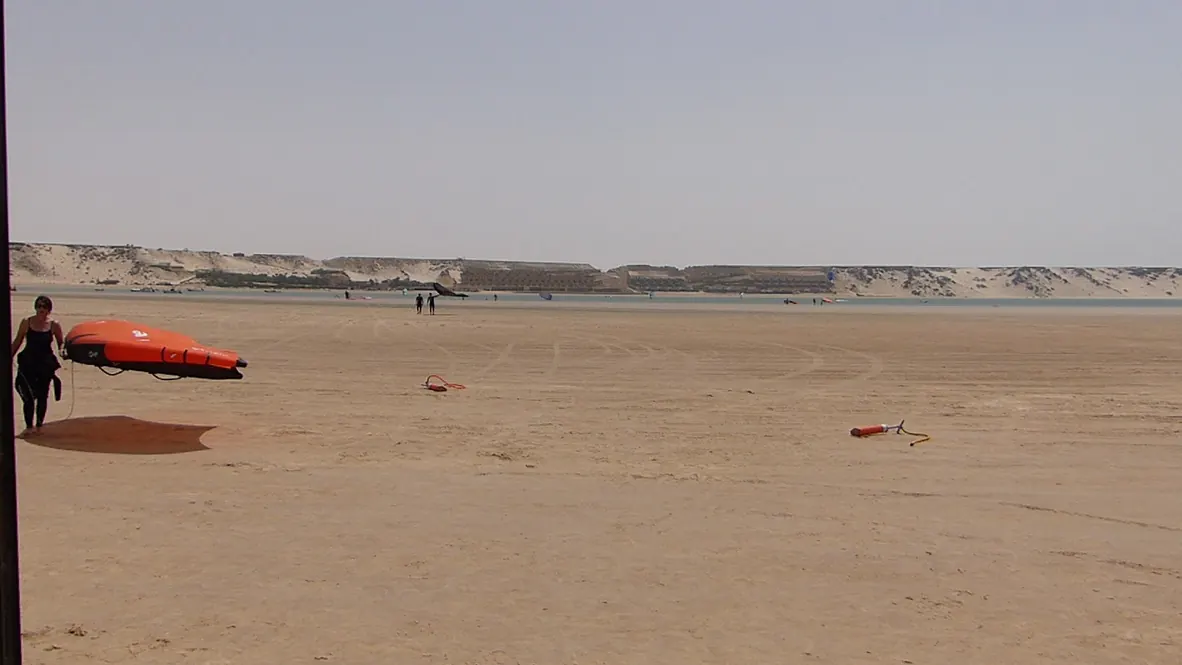 Les ailes sur le sable avant la mise à l’eau