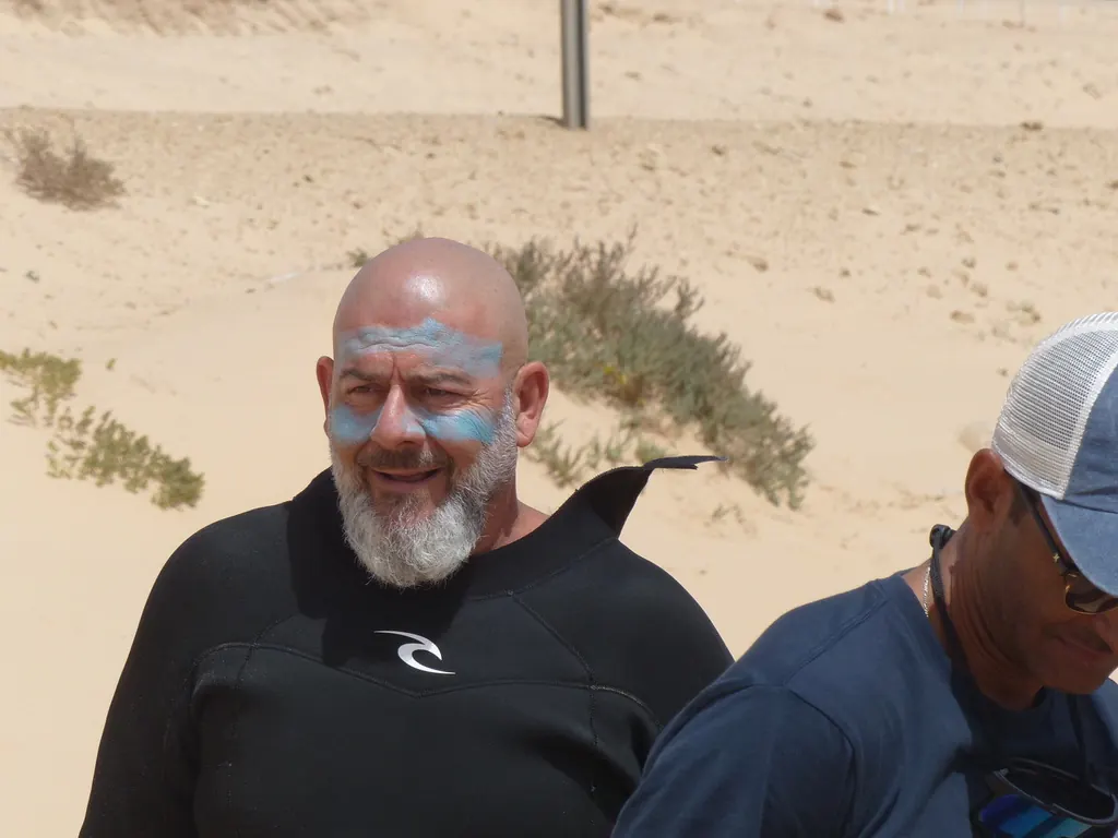 Un sourire entre deux sessions sur la plage