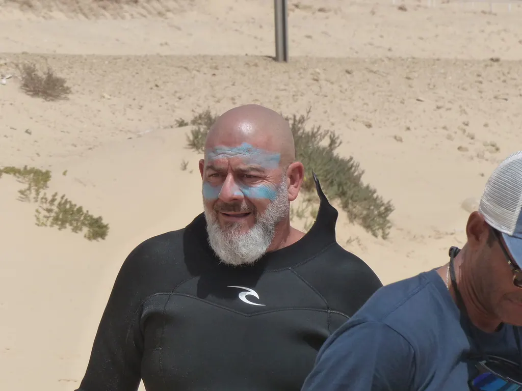 Un sourire entre deux sessions sur la plage